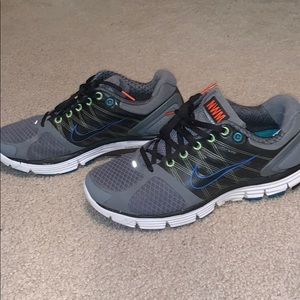 NIKE barely worn sneakers